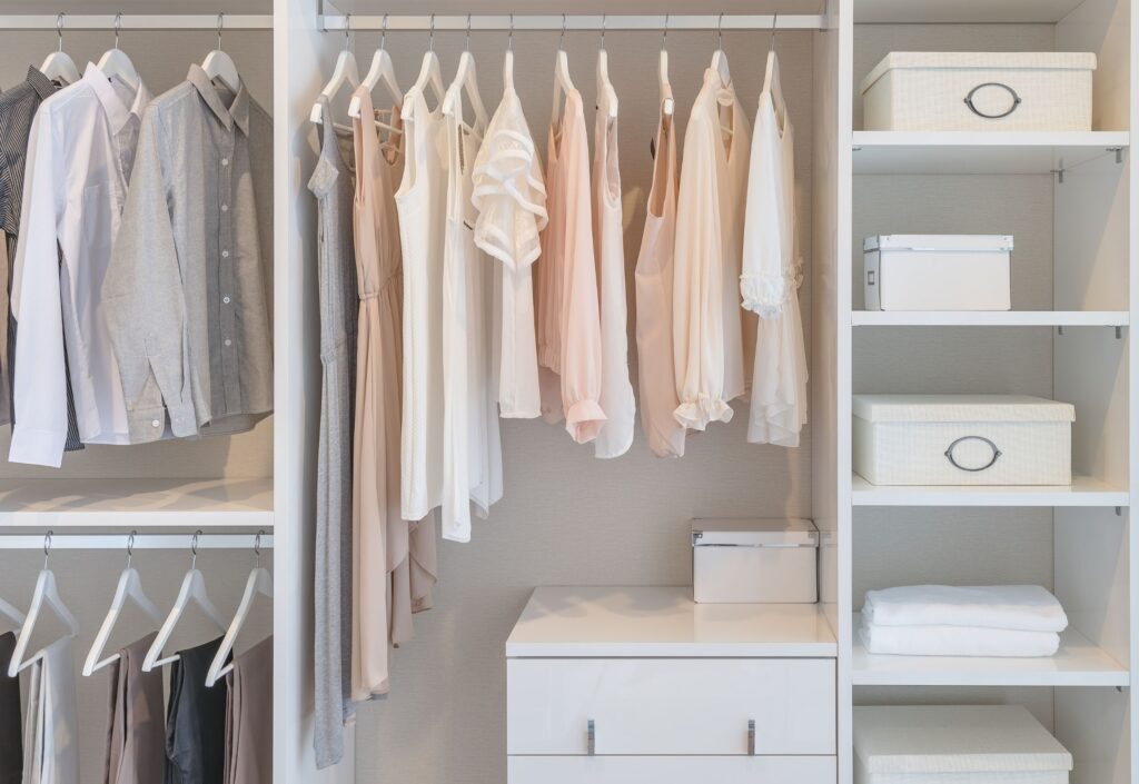 tips for how to create a minimalist capsule wardrobe
